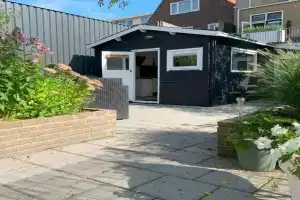 Tiny house tussen de grachten, Sneek
