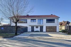 Villa Hélène - 2 newly renovated flats for rent together or separately, Koksijde