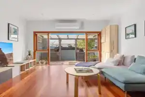 Stylish 2-Bed Cottage in Trendy Erskineville, Sydney