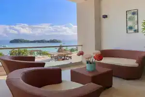 Stunning Bay View Condo, Pool Apartments, Samana