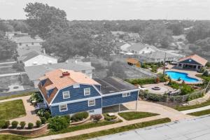 Luxury Oasis Heated Pool, Hot Tub, BBQ Guest house, Omaha