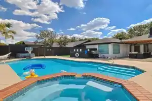 Plano Perfect Getaway - Pool Hot Tub BBQ Grill Guest house, Plano