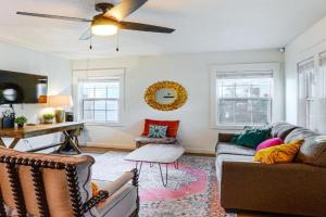 Chic Home about 2 Mi to TTU with Grill and Yard in Guest house, Lubbock
