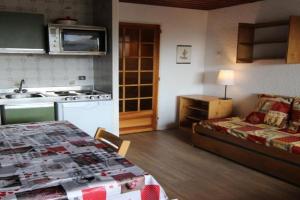 Résidence Serac - IDEALEMENT SITUE ET BIEN EXPOSE 2 PIECES CABINE POUR 4 PERSONNES MAE-7712 Apartments, Val Thorens