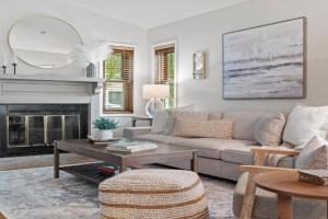 1 5 Miles to Mizzou ~ Spacious & Updated Home~ Guest house, Columbia