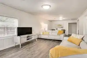 Walk to Dtwn Pet-Friendly Home! Guest house, Branson