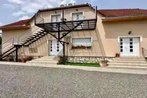 Nyugalom Szigete Apartmanok, Harkany