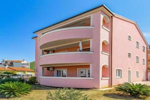 Gorgeous Apartment In, Medulin
