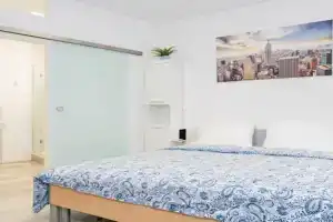 Private room #3 with Queen size, ground floor, AC, 2min to RAB, Ramstein