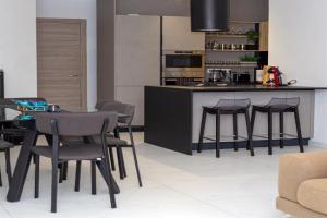 Modern Hennessy Apartment, St Julians
