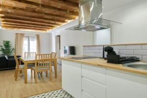 Stylish typical BCN flat Apartments, Barcelona