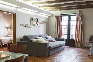 AinB Las Ramblas-Guardia Apartments, Barcelona