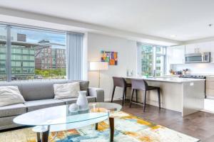 Modern Apt Near MIT Apartments, Boston