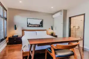 Self Check-In Boutique Hotel - Quartier latin - Room 302, Montreal