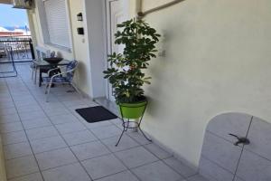 West Side Apartment, Kavala