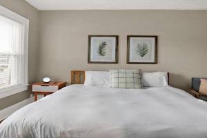 Prime 2BR Gem, Near Convention Hub! Apartments, Indianapolis