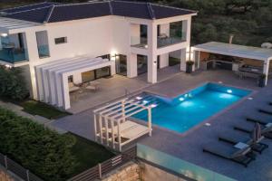 Villa Vatia 1, Kipseli