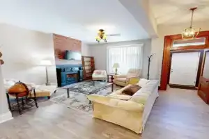 ENTIRE Big Home Close To Events - 2 Family Rooms - Kid Friendly - Private Patio & Firepit, Pittsburgh