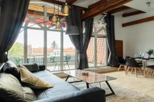 Helle & gemütliche Dachwohnung mit Terasse Apartments, Berlin