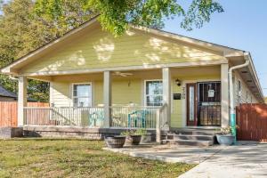 Charming home with fire pit near downtown Guest house, Indianapolis