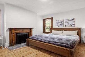 Oakland, !D Modern and Stylish Private Bedroom with Shared Bathroom, Pittsburgh