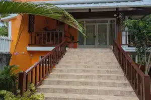 Blue Jays Holiday Home - 3 bedrooms, Blue Bay