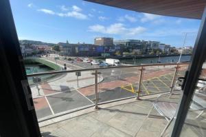 Fabulous and Sunny 2 bed Apartment, in City Centre, Cork