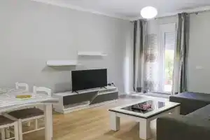 DRITA 1 Cozy Modern Apartment, Fier