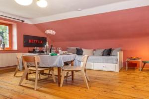 City-Loft in Villa 100und10 - Charmantes Dachstudio beim Lendkanal, Klagenfurt