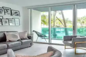 Beach home 1Bed/1.5Bath w/King bed at Sian Guest house, Hollywood