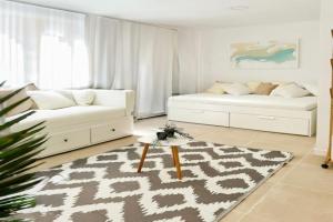 Costa by Hawkins - Exterior 2A Apartments, Algeciras
