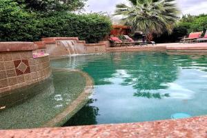 Bikini & Martini on Palm Meadows Drive Guest house, Indio