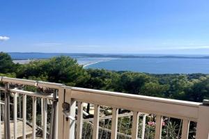 Charmant studio avec terrasse privée et vue exceptionnelle, Hyeres