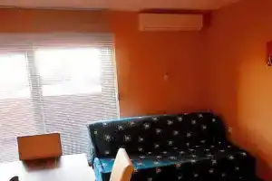 Apartment with balcony and 1 room, Jelsa