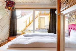 Steampunk Penthouse with roof top terrace, Berlin