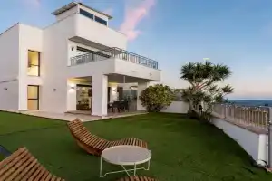 Luxury townhouse with rooftop sauna & Jacuzzi, Mijas