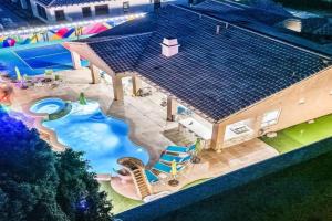 BigBiggie with Waterslide and 100k Game Room, Indio