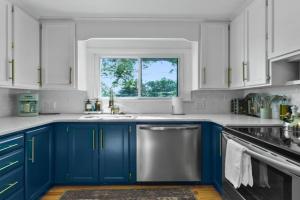 Vintage Modern Mid-Century Gem Guest house, Omaha