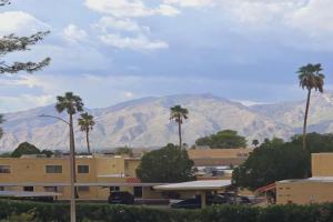 Mountain View Condo with Pool Mini-hotel, Tucson
