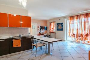 Sisy by the Lake - con piscina e WiFi Apartments, Sirmione