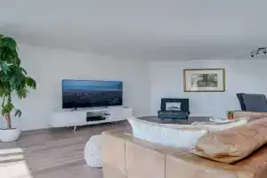 Coastal Charm - min 3-Day Stay Breathtaking Views with Work Desk by Prime! Apartments, Victoria