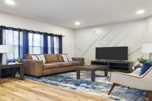 Timeless Beautiful Home Walking Distance to Downtown Guest house, Milwaukee