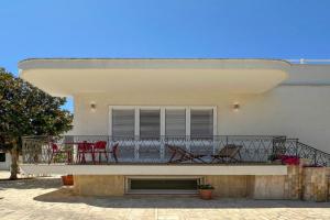 Flowing House, Brindisi