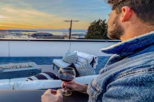 Hot Tub - Best Views - Near Stadiums! Apartments, Seattle