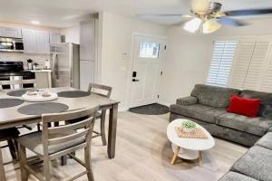 Apartment A, Restful,Cozy, close Sunland Park Mall, El Paso