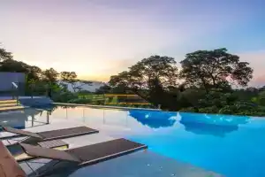 Sea View 3BR Duplex in The Sapphire Bay 88 Residence near and Paradise Beach Apartments, Patong