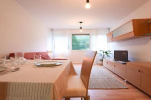 Apto Fuentes de encanto by urbanhosting Apartments, Santander