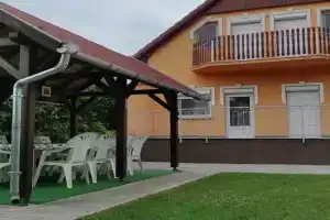 Kiss Vendégház Apartments, Balatonlelle