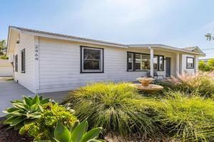 Coastal Palm Haven - With Hot Tub Guest house, Carlsbad
