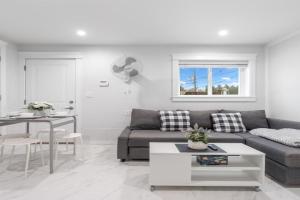 Cozy and Modern 2br guesthouse, Burnaby